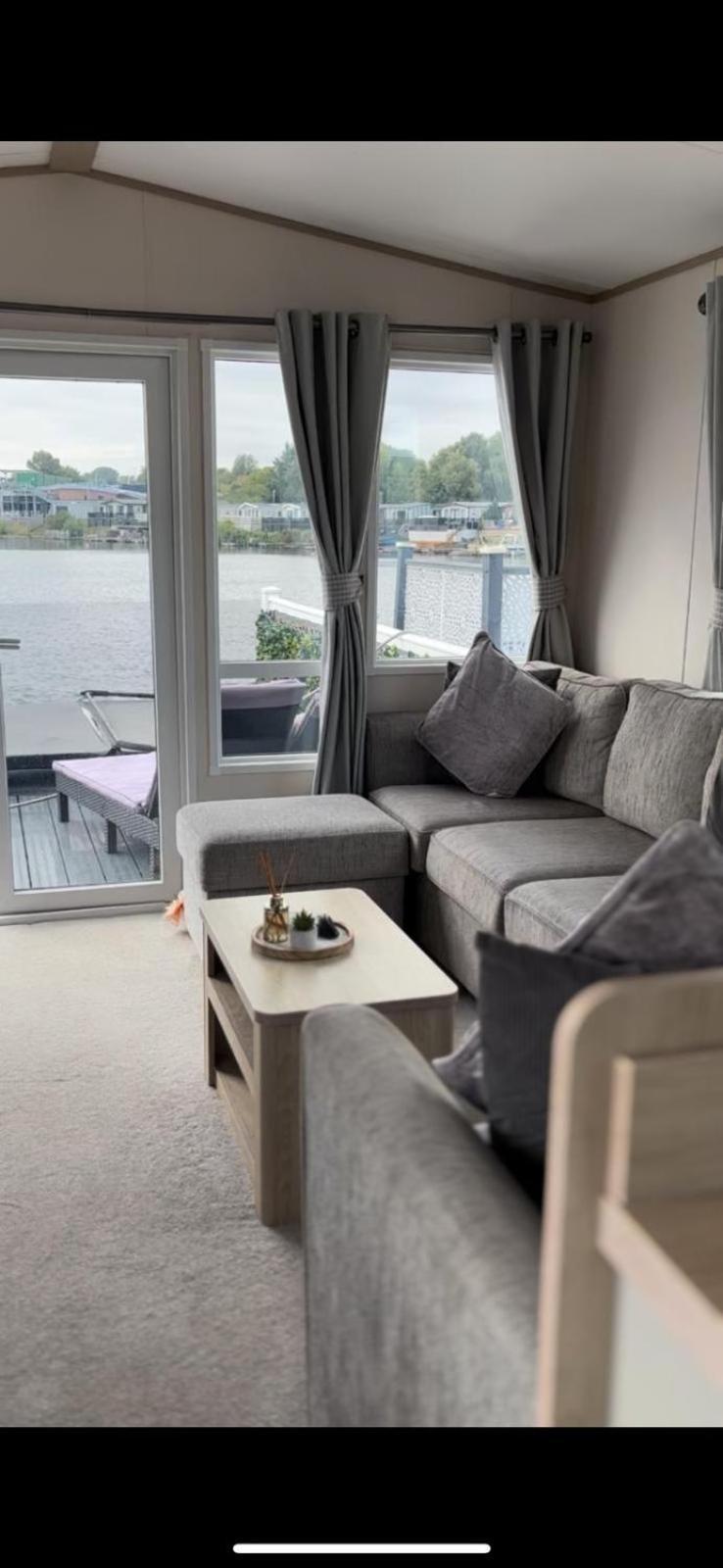 Lakeside Holiday Home With Hot Tub Tattershall Bagian luar foto