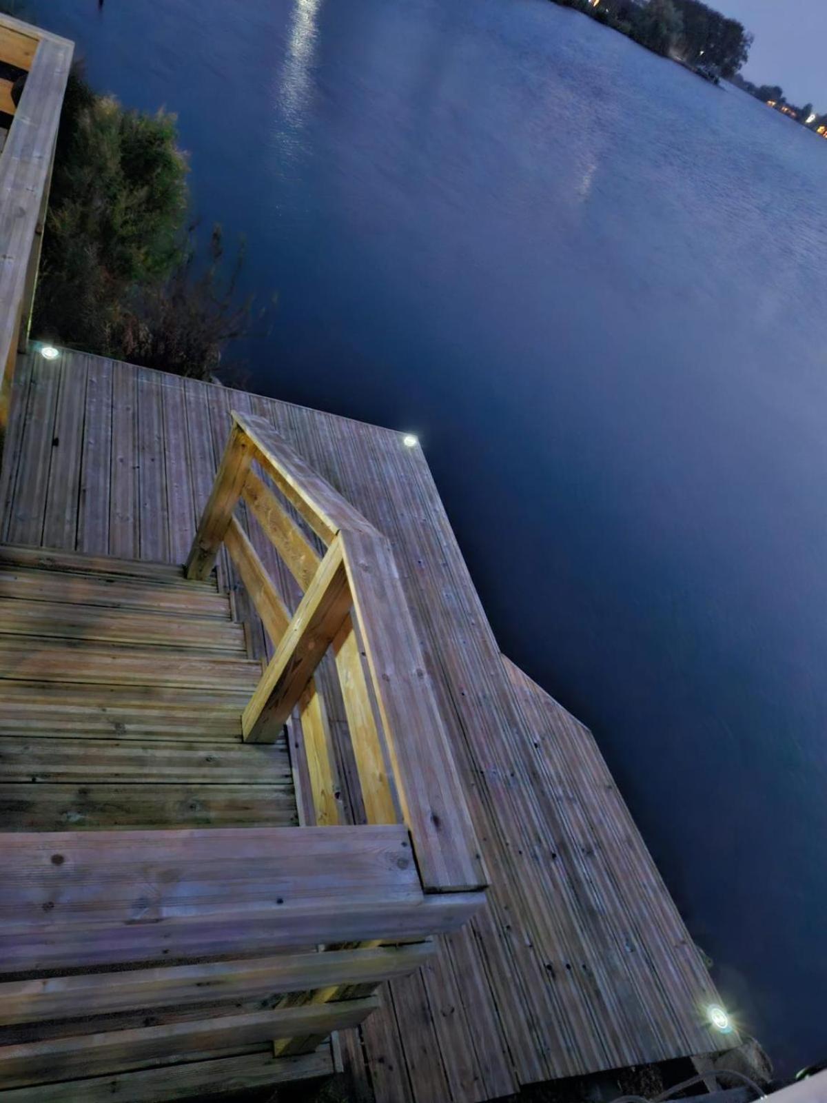 Lakeside Holiday Home With Hot Tub Tattershall Bagian luar foto