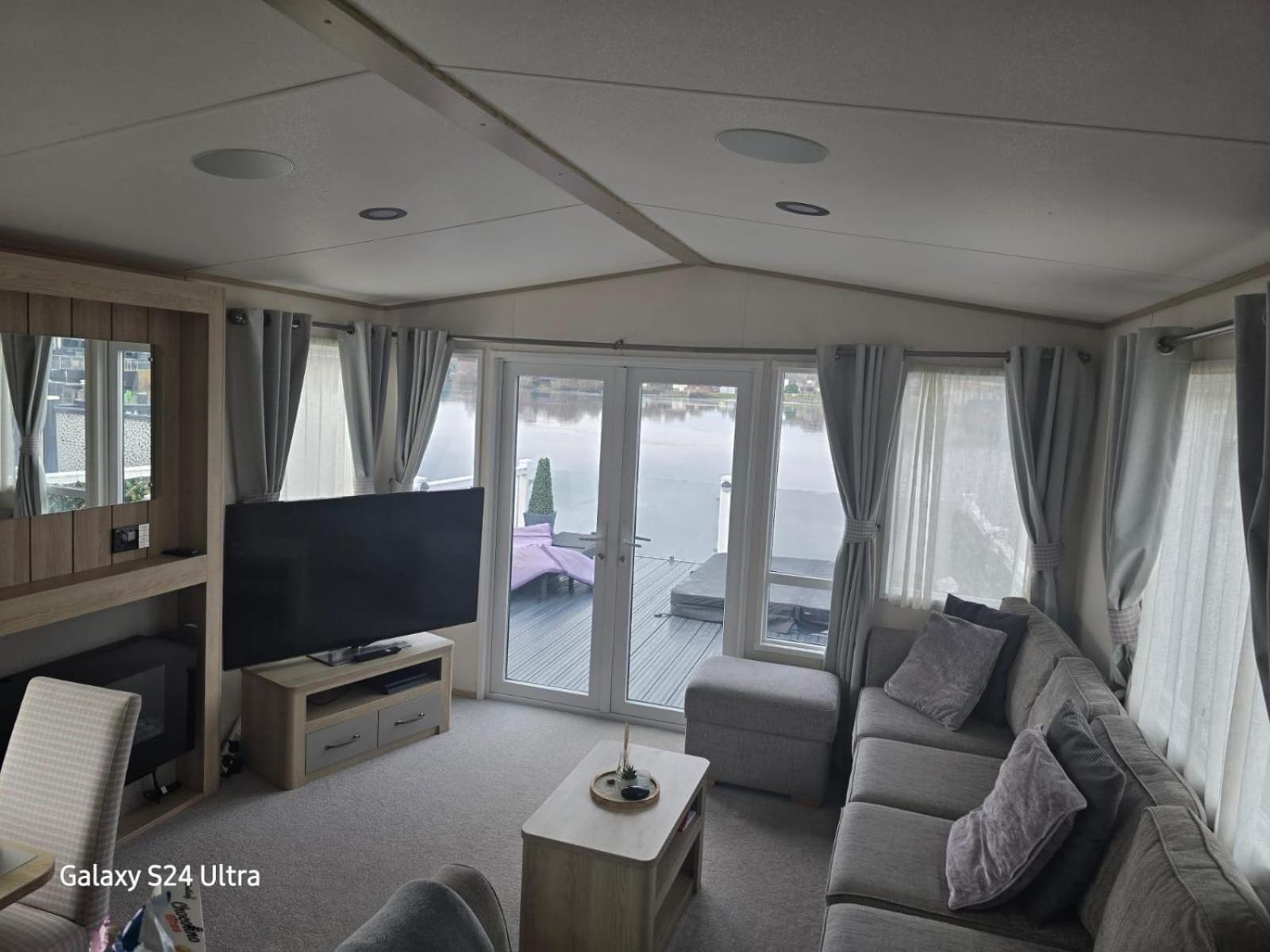 Lakeside Holiday Home With Hot Tub Tattershall Bagian luar foto