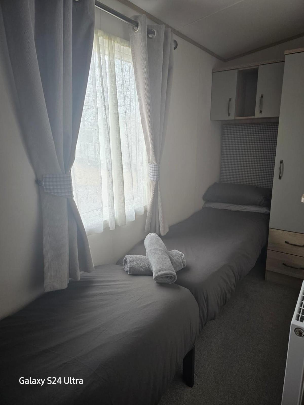 Lakeside Holiday Home With Hot Tub Tattershall Bagian luar foto